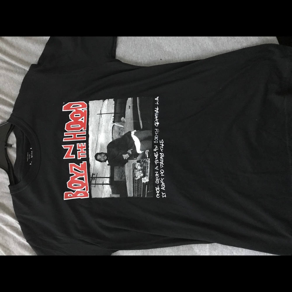 Graphic tee shirt